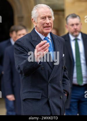 Windsor, Angleterre. ROYAUME-UNI. 31 mars 2024. Le roi Charles Ill assiste au service traditionnel de Pâques à la chapelle St George, au château de Windsor. Crédit : Anwar Hussein/Alamy Live News Banque D'Images