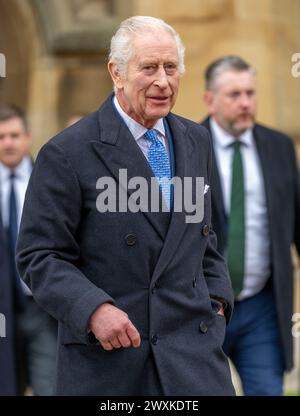 Windsor, Angleterre. ROYAUME-UNI. 31 mars 2024. Le roi Charles Ill assiste au service traditionnel de Pâques à la chapelle St George, au château de Windsor. Crédit : Anwar Hussein/Alamy Live News Banque D'Images