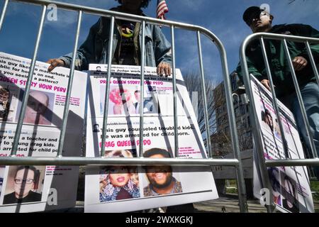 New York, New York, États-Unis. 30 mars 2024. Les membres de l'organisation d'extrême droite gays Against Groomers protestent contre une heure de drag story au parc d'État Marsha P. Johnson à Brooklyn, NYC. (Crédit image : © Laura Brett/ZUMA Press Wire) USAGE ÉDITORIAL SEULEMENT! Non destiné à UN USAGE commercial ! Banque D'Images