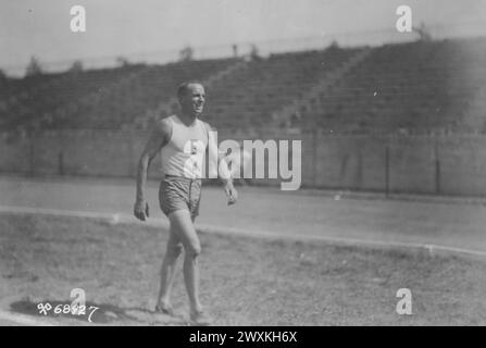 Essais olympiques à Jefferson Barracks, dans le Moya 1st Lieut. Scott, D.M., Département de l'est, vainqueur de la course d'un mile CA. probablement 1920 Banque D'Images