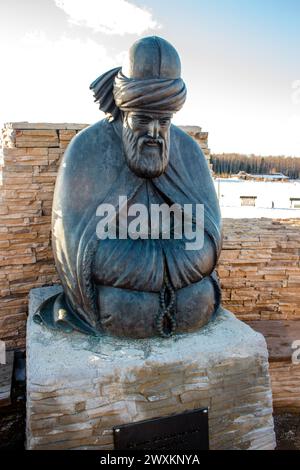 Région de Kalouga, Russie - mars 2019 : Monument au poète persan Jalal ad-DIN Muhammad Rumi (également connu sous le nom de Mevlana, Mevlevi) dans le parc ethnographique Banque D'Images