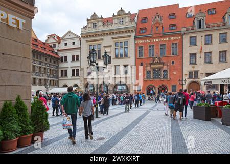 Prague, République tchèque - 14 juin 2018 : ancien hôtel de ville de Prague près de la maison des Mikes fourrés et la maison 'à la minute'. Ils sont mythologiques f Banque D'Images