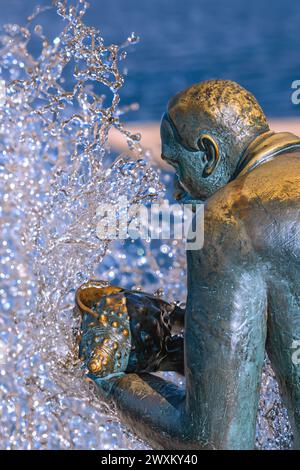 CROATIE : STATUE EN CUIVRE SPIRI BRUSINI À ZADAR Banque D'Images