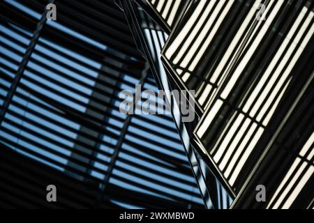 Berlin, Allemagne. 31 mars 2024. Crépuscule dans le dôme du Reichstag. Crédit : Guy Bell/Alamy Live News Banque D'Images