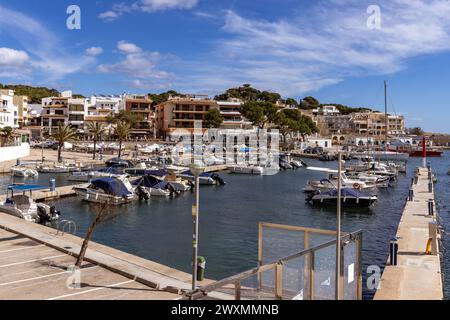 Le port de Cala Ratjada à Majorque , Espagne Banque D'Images