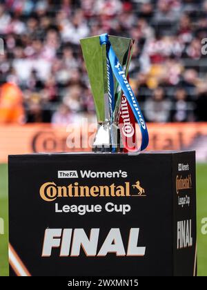 Wolverhampton, Angleterre, 31 mars 2024 : trophée officiel lors de la finale de la FA Womens Continental Tyres League Cup entre Arsenal et Chelsea au stade Molineux de Wolverhampton, Angleterre (Natalie Mincher/She Kicks/SPP) Banque D'Images