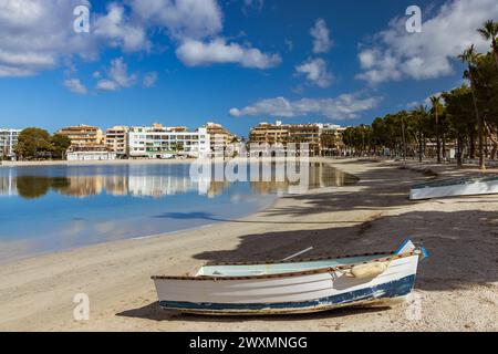 Port d'Alcúdia et Platja de Muro plage, Majorque (Majorque), Espagne Banque D'Images