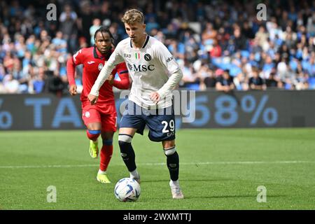 Jesper Lindstrom de SSC Napoli en action lors du match de série A entre SSC Napoli et Atalanta BC au Stadio Maradona le 30 mars 2024 à Naples, Italie . Banque D'Images