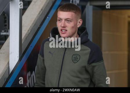 Rogan Ravenhill de Barnsley arrive lors du match de Sky Bet League 1 Burton Albion vs Barnsley au Pirelli Stadium, Burton upon Trent, Royaume-Uni, le 1er avril 2024 (photo par Alfie Cosgrove/News images) Banque D'Images