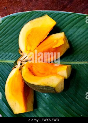 Mamey sapote (Pouteria sapota) de la forêt tropicale péruvienne Banque D'Images