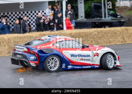 Piotr Wiecek dans sa Toyota Supra 2023 au Goodwood Festival of Speed 2023, Sussex, Royaume-Uni. Banque D'Images