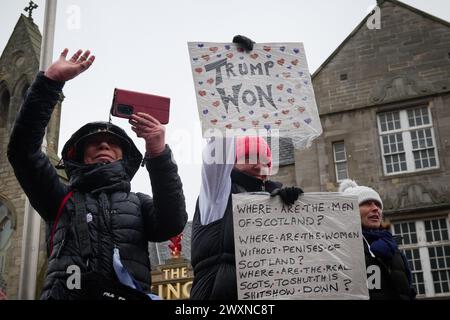 Édimbourg Écosse, Royaume-Uni 1er avril 2024. Plusieurs centaines de personnes se rassemblent au Parlement écossais pour protester contre la nouvelle loi sur les crimes de haine. crédit sst/alamy live news Banque D'Images