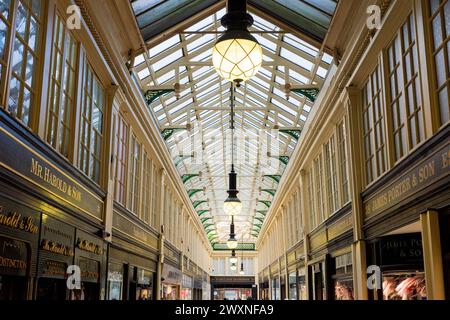 Glasgow Écosse : 12 février 2024 : les bijouteries Argyle Arcade dans le centre-ville Banque D'Images