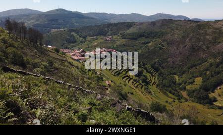 Vue sur les terrasses (Miradouro dos Sococos), surplombant les terrasses agricoles (vue célèbre du paysage de style Tibétain), Porta Cova place, Sit Banque D'Images