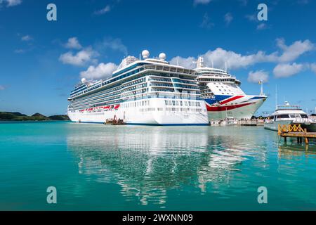 St John's, Antigua - 28 novembre 2023 : Oceania Cruises Vista navire amarré dans le port de St Johns, Antigua. Banque D'Images