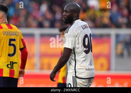 Lecce, Italie. 01st Apr, 2024. stricker Romelu Lukaku de L'AS Roma (90 AS Roma) en action lors du match de Serie A TIM entre l'US Lecce et L'AS Roma au stade via del Mare de Lecce, Italie, lundi 1er avril 2024. (Crédit image : &#xa9 ; Giovanni Evangelista/LaPresse) crédit : LaPresse/Alamy Live News Banque D'Images