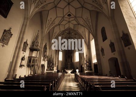 Vue intérieure de l'architecture de l'église de Villandro à Val Isarco, Italie Banque D'Images