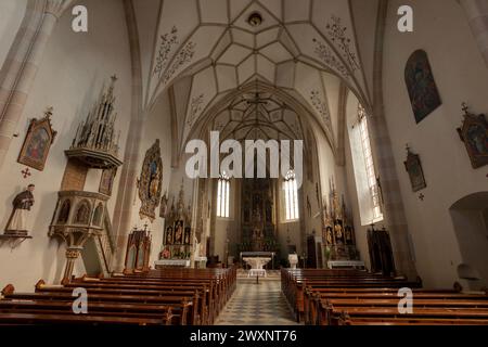 Vue intérieure de l'architecture de l'église de Villandro à Val Isarco, Italie Banque D'Images