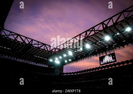 Milan, Italie. 01st Apr, 2024. Coucher de soleil avant le match de football Serie A entre Inter et Empoli au stade San Siro de Milan, Italie du Nord - samedi 1er avril 2024. Sport - Soccer . (Photo de Spada/LaPresse) crédit : LaPresse/Alamy Live News Banque D'Images