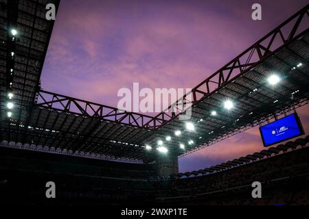 Milan, Italie. 01st Apr, 2024. Coucher de soleil avant le match de football Serie A entre Inter et Empoli au stade San Siro de Milan, Italie du Nord - samedi 1er avril 2024. Sport - Soccer . (Photo de Spada/LaPresse) crédit : LaPresse/Alamy Live News Banque D'Images