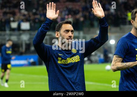 Milan, Italie. 01st Apr, 2024. Hakan Calhanoglu en action lors du match de Serie A entre le FC Internazionale et l'Empoli FC au stade Giuseppe Meazza de Milan, Italie, le 1er avril 2024 crédit : Mairo Cinquetti/Alamy Live News Banque D'Images