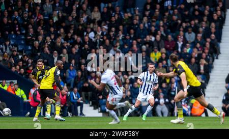 West Bromwich, Royaume-Uni. 01st Apr, 2024. John Swift de West Bromwich Albion frappe la balle dans l'espace lors du match EFL Sky Bet Championship entre West Bromwich Albion et Watford aux Hawthorns, West Bromwich, Angleterre le 1er avril 2024. Photo de Stuart Leggett. Utilisation éditoriale uniquement, licence requise pour une utilisation commerciale. Aucune utilisation dans les Paris, les jeux ou les publications d'un club/ligue/joueur. Crédit : UK Sports pics Ltd/Alamy Live News Banque D'Images