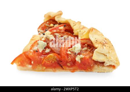 Morceau de galette savoureuse à la tomate et au fromage (galette Caprese) isolé sur blanc Banque D'Images