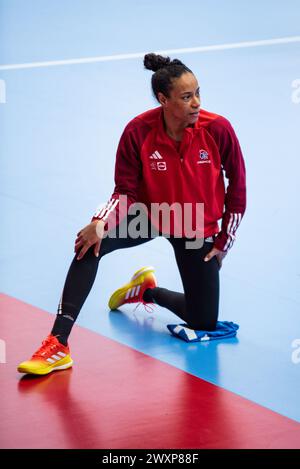 Estelle Nze Minko de France lors de l'entraînement de l'équipe féminine de France de handball le 1er avril 2024 à la Maison du Handball à Créteil, France Banque D'Images
