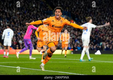 Fabio Carvalho de Hull City célèbre avoir marqué son premier but du match lors du Sky Bet Championship match à Elland Road, Leeds. Date de la photo : lundi 1er avril 2024. Banque D'Images