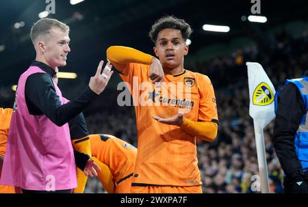 Fabio Carvalho de Hull City célèbre avoir marqué son premier but du match lors du Sky Bet Championship match à Elland Road, Leeds. Date de la photo : lundi 1er avril 2024. Banque D'Images