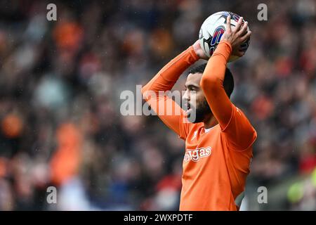 CJ Hamilton, de Blackpool, se lance dans le match de Sky Bet League 1 Blackpool vs Wycombe Wanderers à Bloomfield Road, Blackpool, Royaume-Uni, le 1er avril 2024 (photo de Craig Thomas/News images), le 4/1/2024. (Photo de Craig Thomas/News images/SIPA USA) crédit : SIPA USA/Alamy Live News Banque D'Images