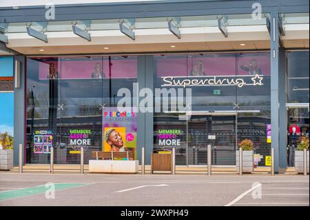 LONDRES, Royaume-Uni - MARS 31 2024 : façade du magasin Superdrug Banque D'Images