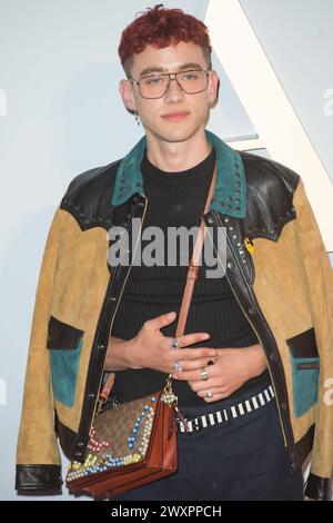 Londres, Royaume-Uni. 27 septembre 2018. Sur la photo : Olly Alexander de Years and Years assiste à la première britannique de « A Star Is Born » au Eicester Square Gardens. Crédit : Banque D'Images