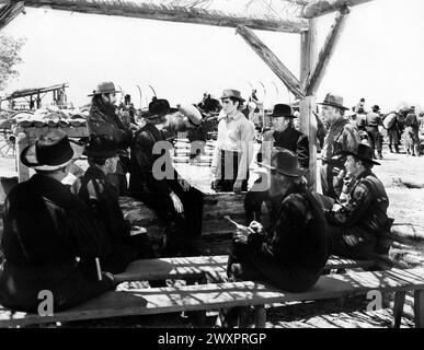 John Carradine, Tyrone Power, Dean Jagger, sur le plateau du film, 'Brigham Young', 20th Century-Fox, 1940 Banque D'Images