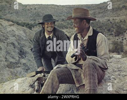 Harry Belafonte, Sidney Poitier, sur le plateau du film, 'Buck and the Preacher', Columbia Pictures, 1972 Banque D'Images