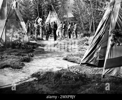 George 'Gabby' Hayes, Randolph Scott, sur le plateau du film, 'The Cariboo Trail', 20th Century-Fox, 1950 Banque D'Images