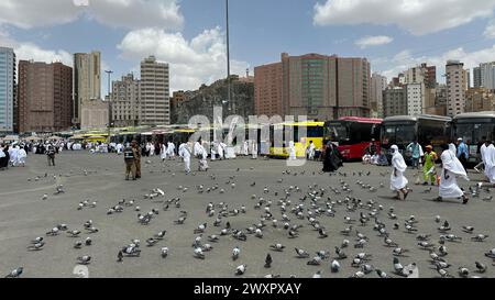 La Mecque Arabie Saoudite - mars 28 2024 : Al Kaaba dans la mosquée Al Haram - les pèlerins musulmans exécutent le hajj et l'umra à la Makkah Banque D'Images