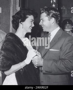 BARBARA RUSH et AUDIE MURPHY à To Hell and Back avant-première. (Crédit image : © Globe photos/ZUMA Wire) USAGE ÉDITORIAL SEULEMENT! Non destiné à UN USAGE commercial ! Banque D'Images