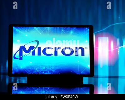 Allemagne - 2 avril 2024 : dans cette illustration photo, Micron Technology, Inc logo vu affiché sur une tablette Banque D'Images