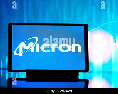 Allemagne - 2 avril 2024 : dans cette illustration photo, Micron Technology, Inc logo vu affiché sur une tablette Banque D'Images