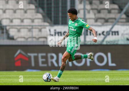 Cracovie, Pologne. 01st Apr, 2024. Luiz Gustavo Luizao de Radomiak Radom vu en action lors du match de football polonais PKO Ekstraklasa League 2023/2024 entre Puszcza Niepolomice et Radomiak Radom au stade de Cracovia. Score final ; Puszcza Niepolomice 1:1 Radomiak Radom. (Photo de Grzegorz Wajda/SOPA images/SIPA USA) crédit : SIPA USA/Alamy Live News Banque D'Images