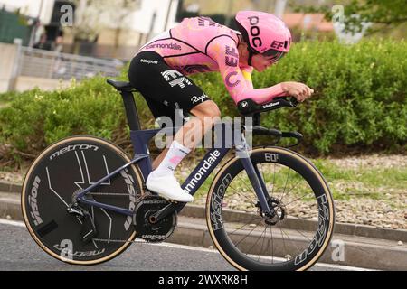 Irun, Espagne. 01st Apr, 2024. Rigoberto Uran d'EF Education-EasyPost lors de l'Itzulia pays Basque 2024, épreuve cycliste, étape 1 Irun - Irun, contre la montre individuel le 1er avril 2024 à Irun, Espagne - photo Laurent Lairys/DPPI crédit : DPPI Media/Alamy Live News Banque D'Images