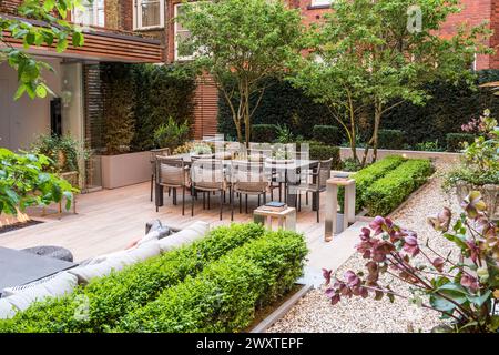 Terrasse à manger de Chelsea Townhouse, West London, Royaume-Uni Banque D'Images