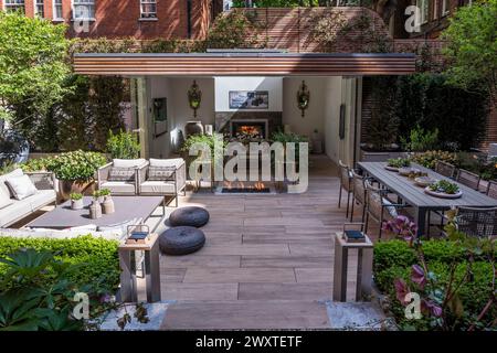 Terrasse et foyer d'une maison de ville moderne à Chelsea, West London, Royaume-Uni Banque D'Images