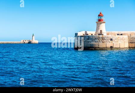 Phares de St Elmo et Ricasoli Breakwater - Valette - Malte Banque D'Images