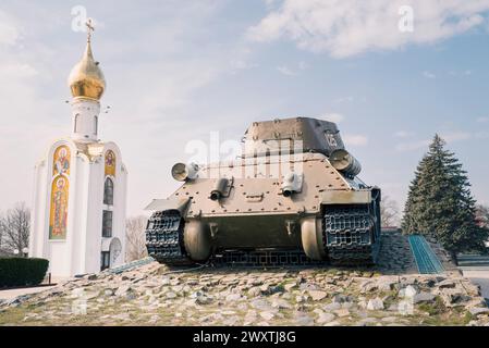 Réservoir. Sur l'esplanade commémorative le monument du réservoir et une chapelle. Tiraspol, une ville de Moldavie. Photo de Patricia Huchot-Boissier/collectif DyF Banque D'Images