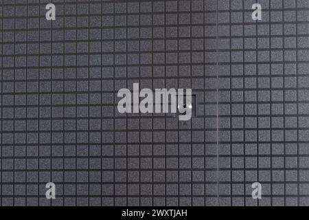 HCMC, VN - avril 2024. TCL TV 98 pouces pour un usage éditorial Banque D'Images