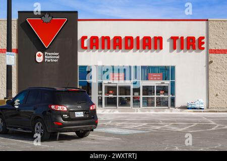 Spryfield, Canada - 21 février 2024 : vitrine Canadian Tire. Canadian Tire est une entreprise de quincaillerie de détail dont le siège social est situé à Toronto, en Ontario Banque D'Images