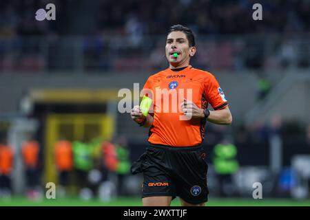 Milan, Italie. 01st Apr, 2024. L'arbitre Federico Dionisi a vu lors du match de football Serie A 2023/24 entre le FC Internazionale et l'Empoli FC au stade Giuseppe Meazza. Score final ; Inter 2:0 Empoli. (Photo de Fabrizio Carabelli/SOPA images/Sipa USA) crédit : Sipa USA/Alamy Live News Banque D'Images