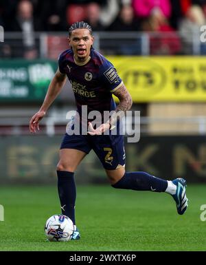 Jadel Katongo de Peterborough United lors du match de Sky Bet League One au Gaughan Group Stadium de Londres. Date de la photo : lundi 1er avril 2024. Banque D'Images